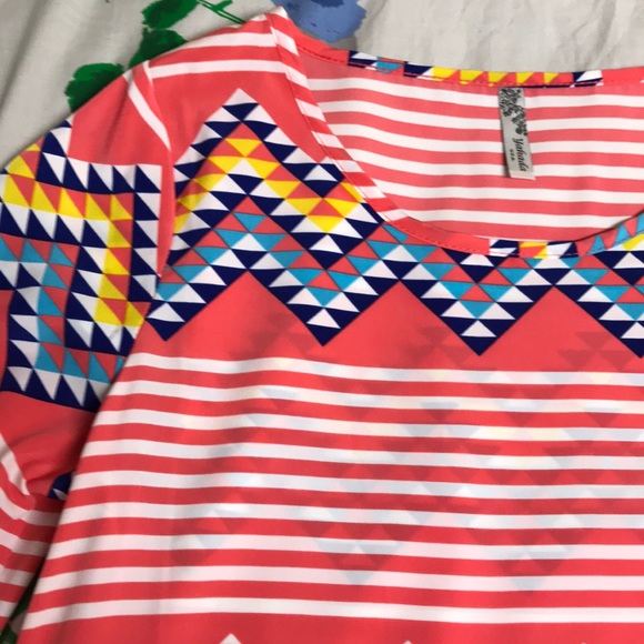 Patterned top - Picture 2 of 3